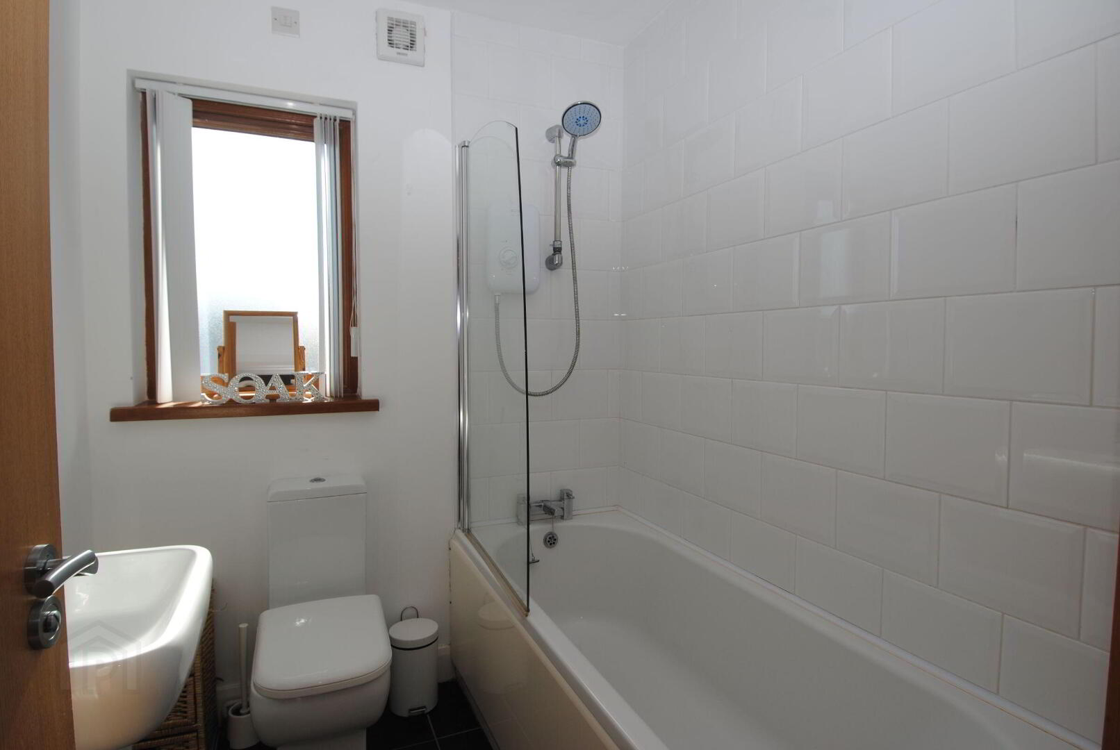 14 Galvally Road 10 of 21