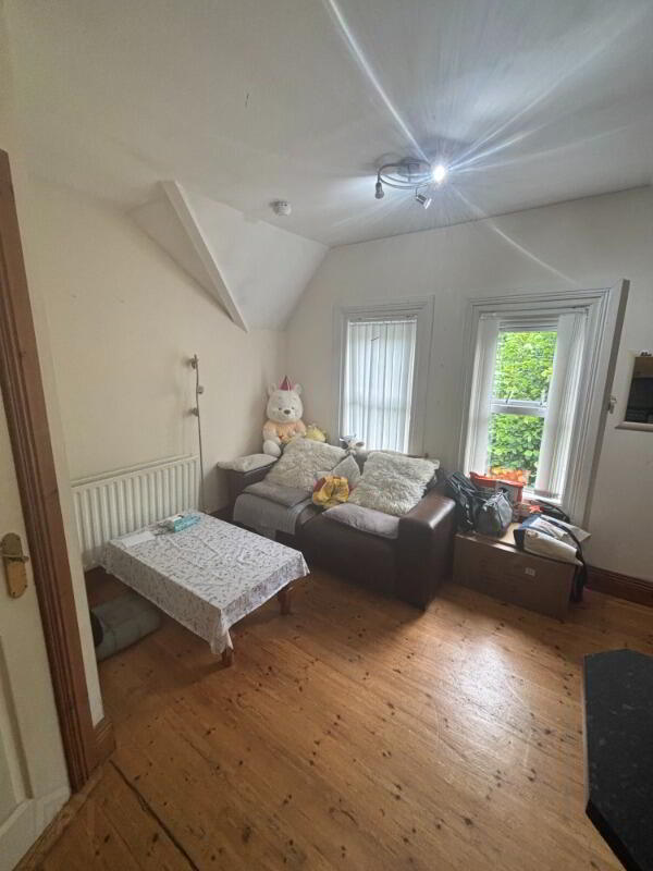 Apartment 3 87 Eglantine Avenue 3 of 8