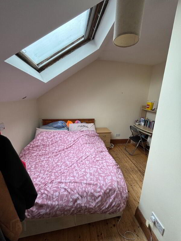 Apartment 3 87 Eglantine Avenue 5 of 8