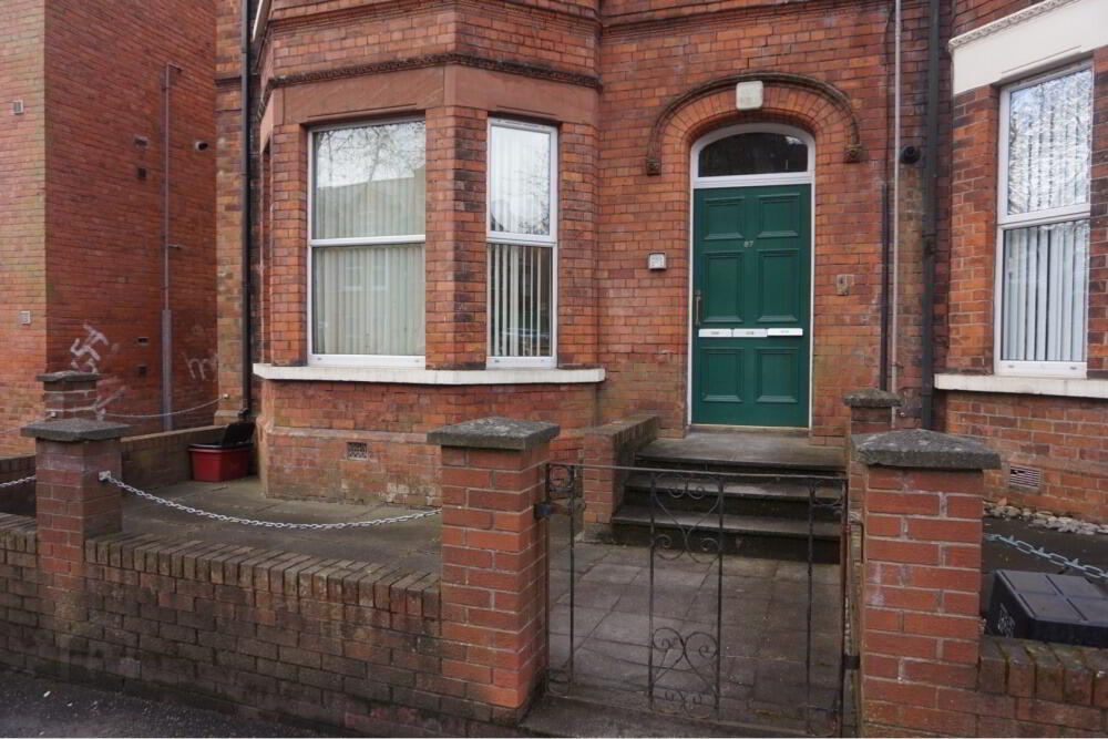 Apartment 3 87 Eglantine Avenue 1 of 8