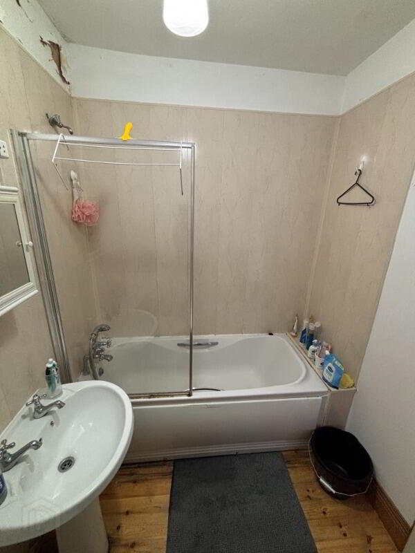 Apartment 3 87 Eglantine Avenue 7 of 8