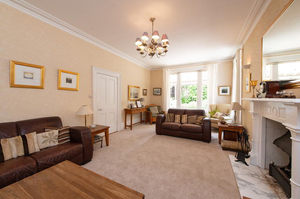 "Latharna", 14 Lenamore Avenue 6 of 39
