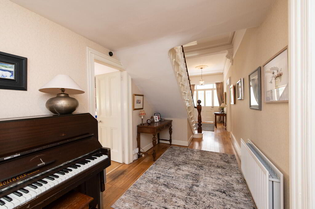 "Latharna", 14 Lenamore Avenue 3 of 39