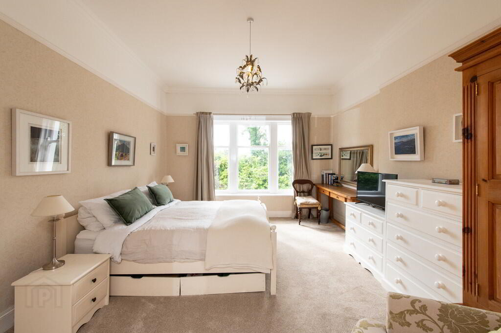 "Latharna", 14 Lenamore Avenue 17 of 39