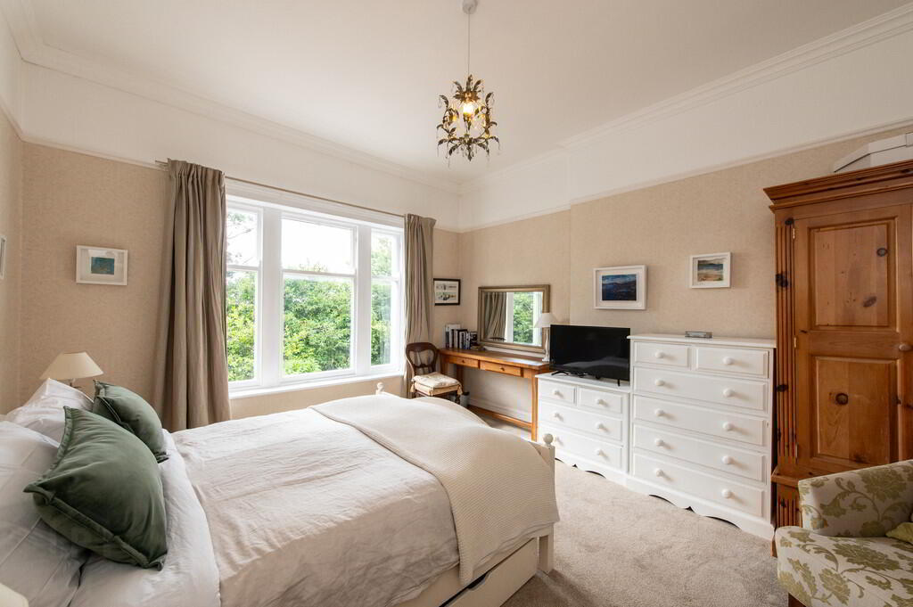 "Latharna", 14 Lenamore Avenue 18 of 39
