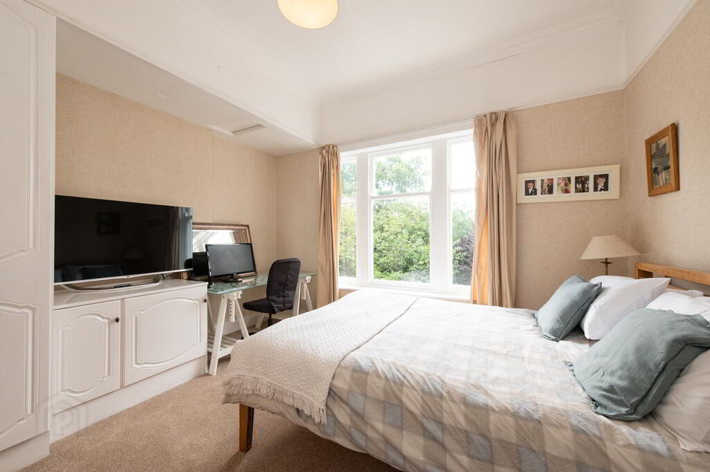 "Latharna", 14 Lenamore Avenue 19 of 39