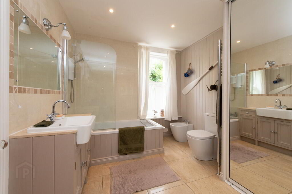 "Latharna", 14 Lenamore Avenue 21 of 39
