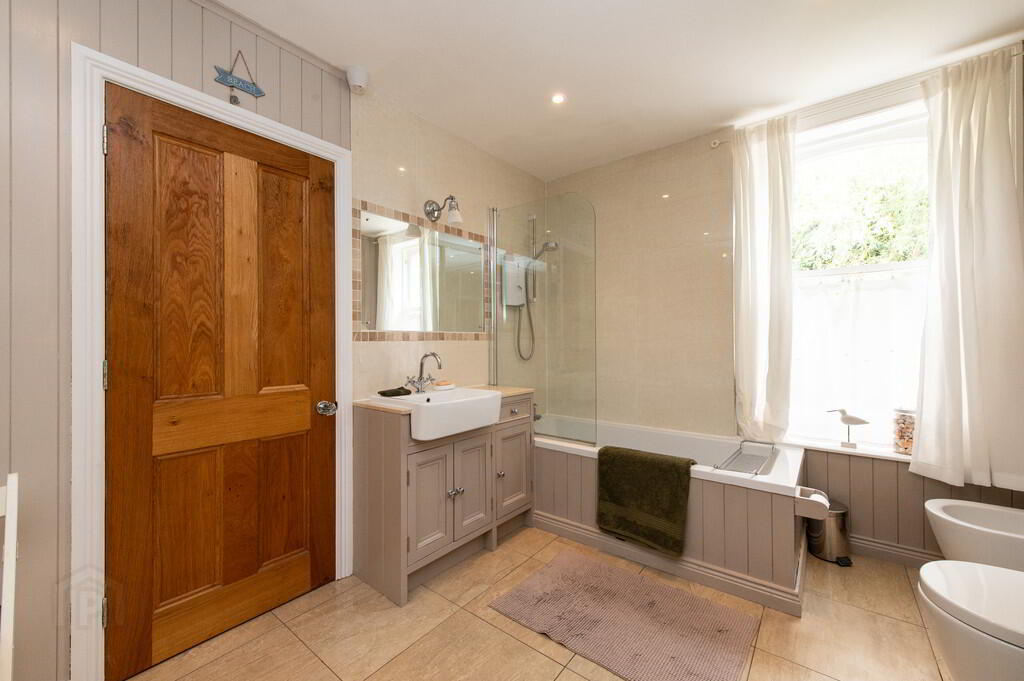 "Latharna", 14 Lenamore Avenue 22 of 39