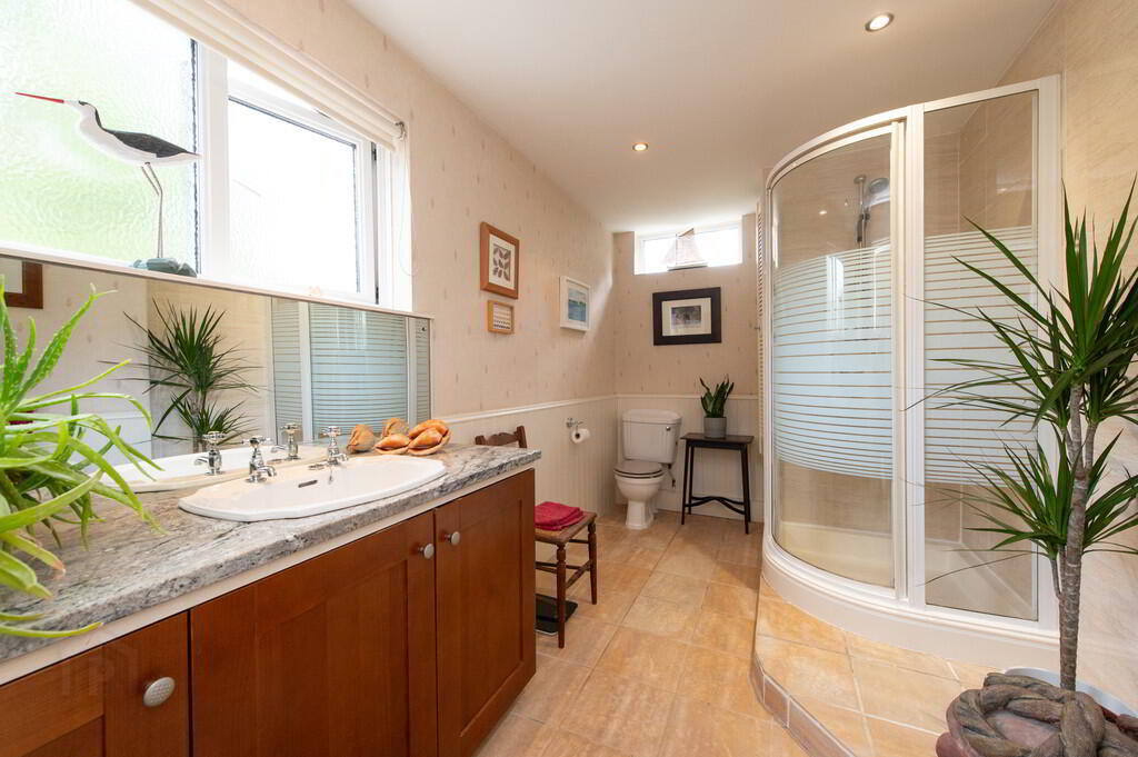 "Latharna", 14 Lenamore Avenue 23 of 39