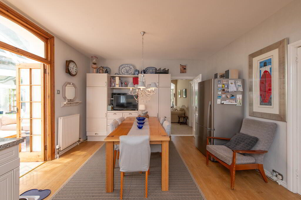 "Latharna", 14 Lenamore Avenue 10 of 39