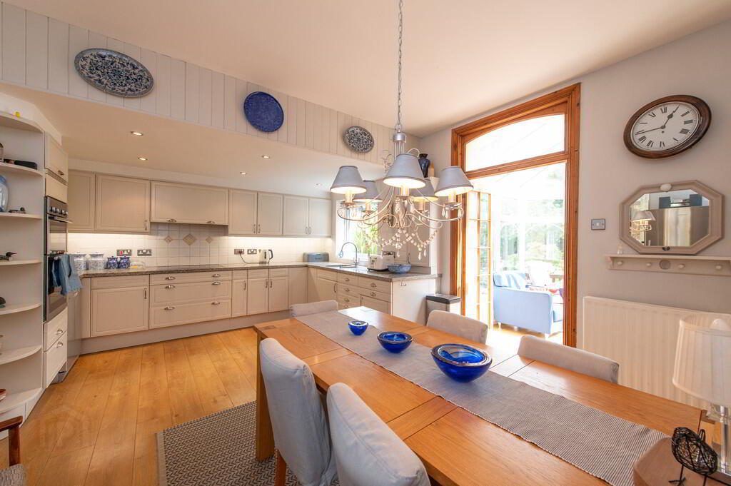 "Latharna", 14 Lenamore Avenue 9 of 39