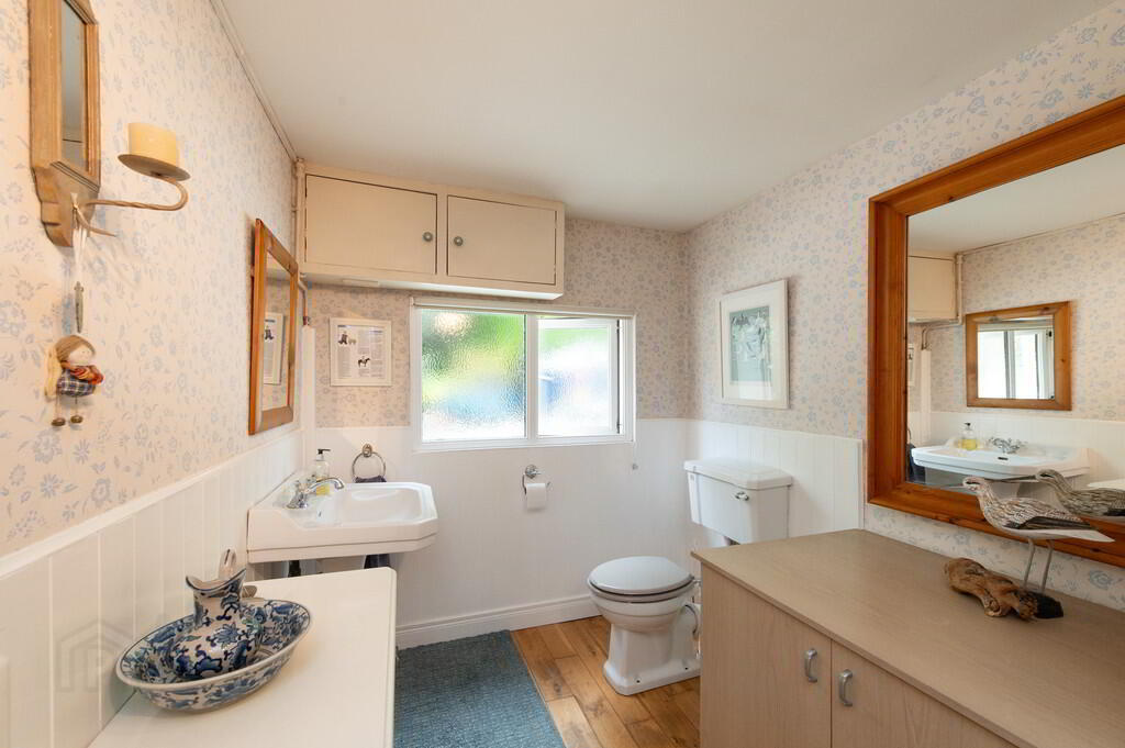 "Latharna", 14 Lenamore Avenue 13 of 39