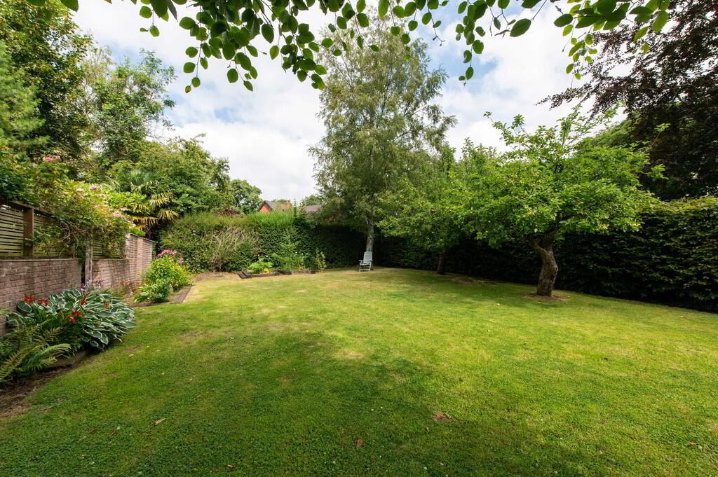 "Latharna", 14 Lenamore Avenue 30 of 39