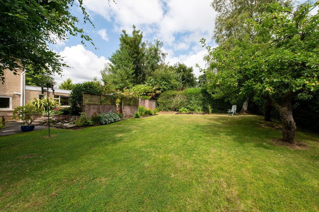 "Latharna", 14 Lenamore Avenue 31 of 39
