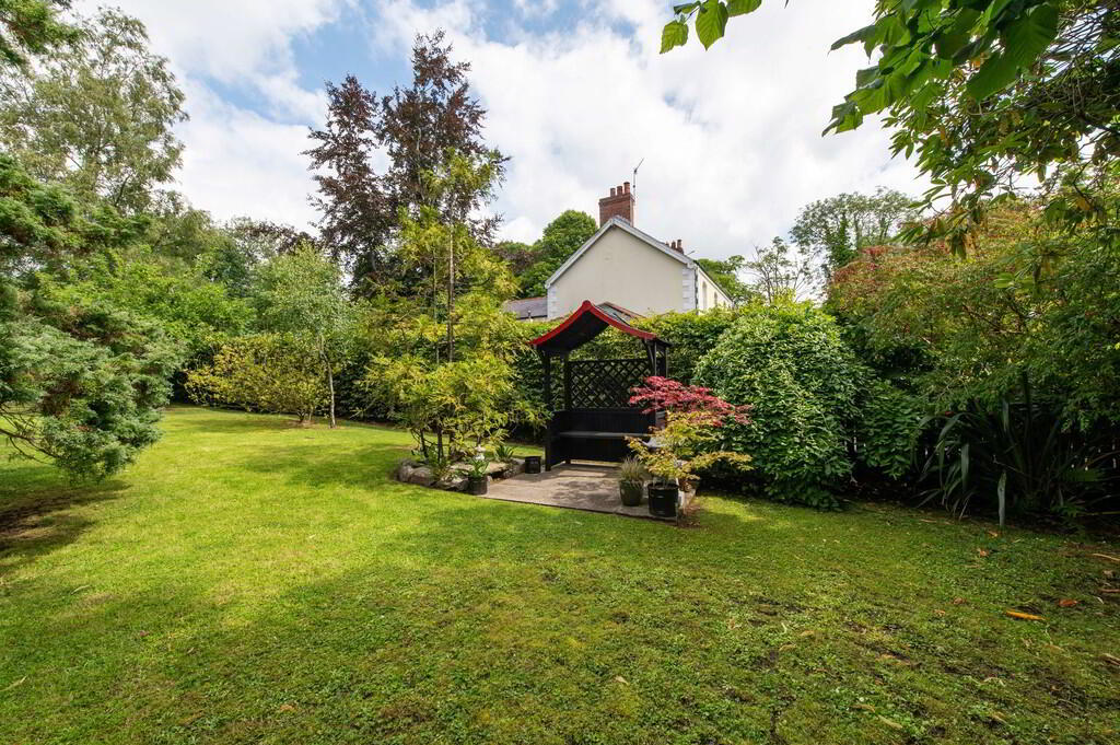 "Latharna", 14 Lenamore Avenue 32 of 39
