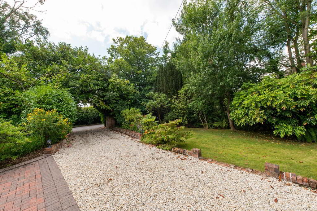 "Latharna", 14 Lenamore Avenue 36 of 39
