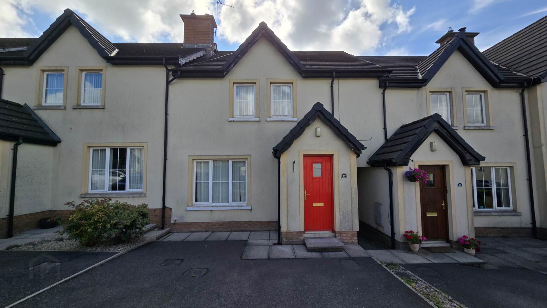 19 Castlebrook Avenue 1 of 7