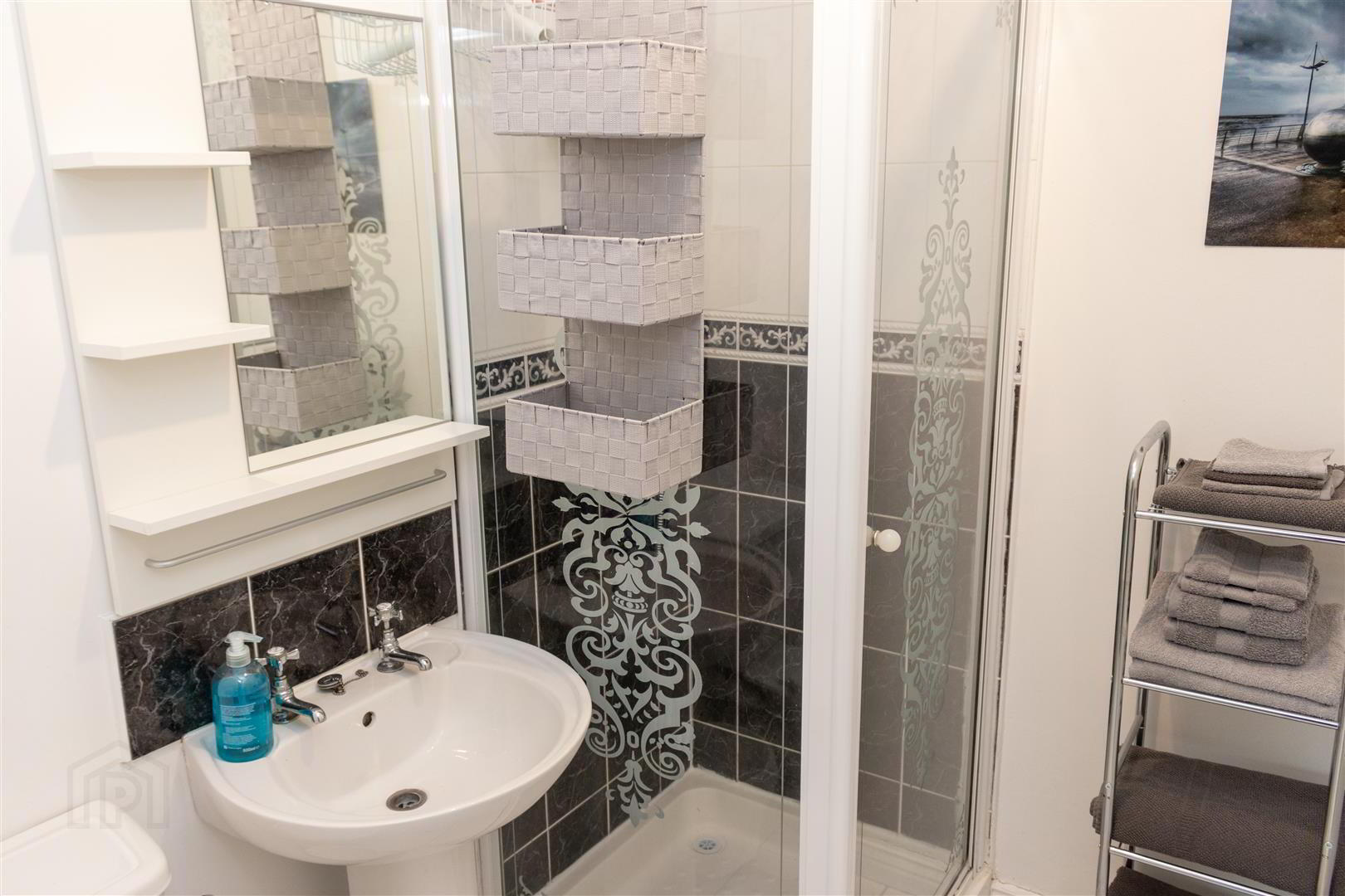 24 Lawnfield Grove 21 of 31