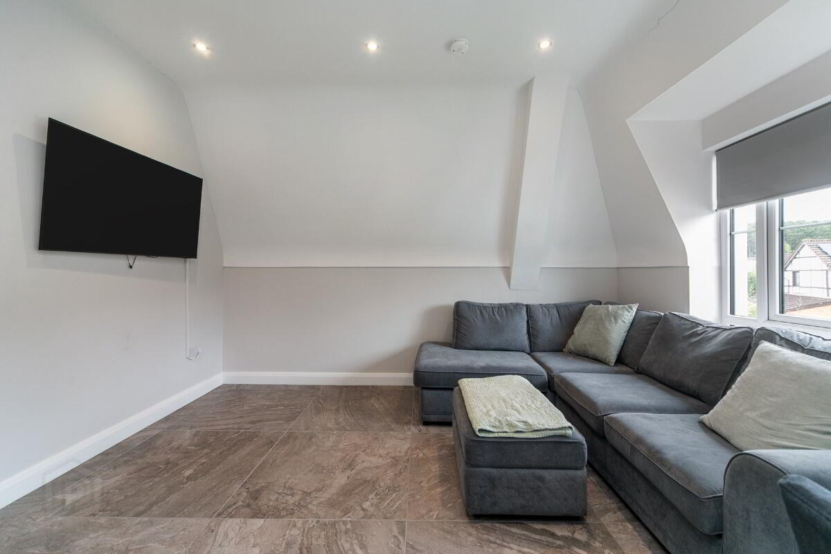 Apartment 11 8 Castlehill Wood 6 of 21
