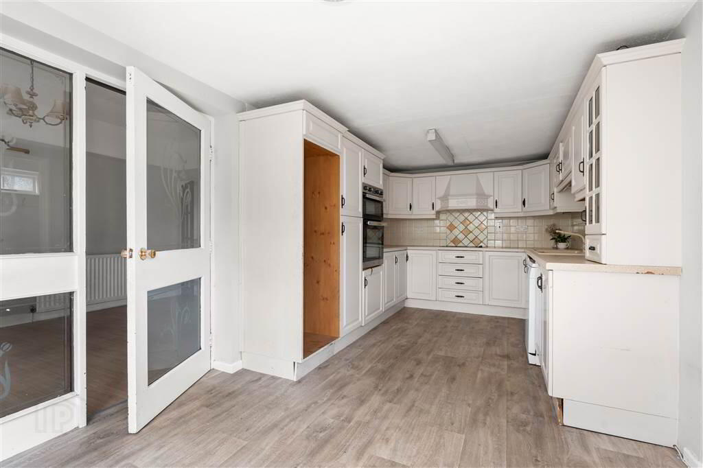 34 Cushendall Road 11 of 42