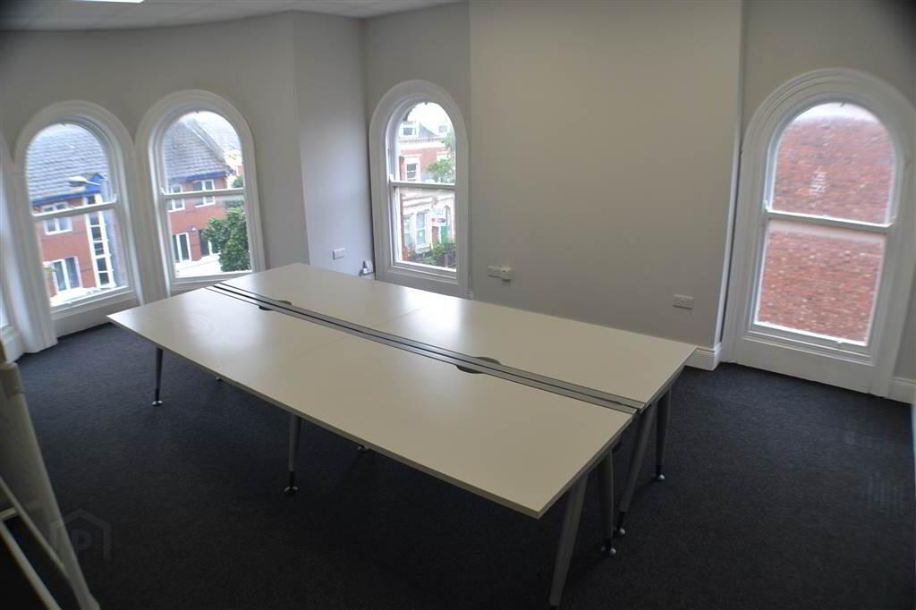 94 University Street - Office, 4 First Floor Bay Window Offices 3 of 7