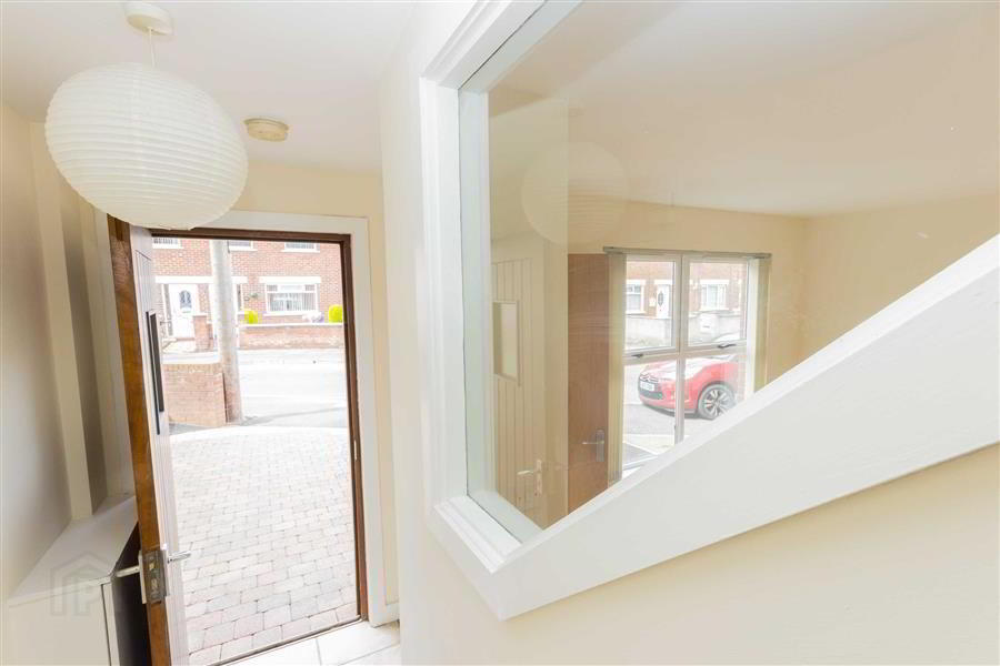 12a Glenhoy Drive 3 of 10