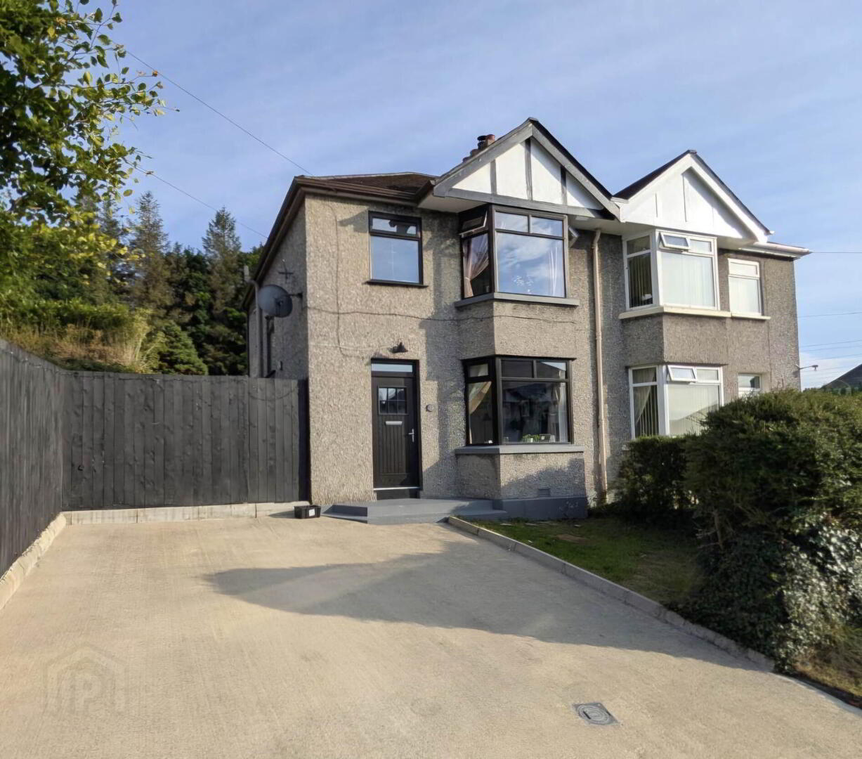 13 Hayesbank Park 1 of 24