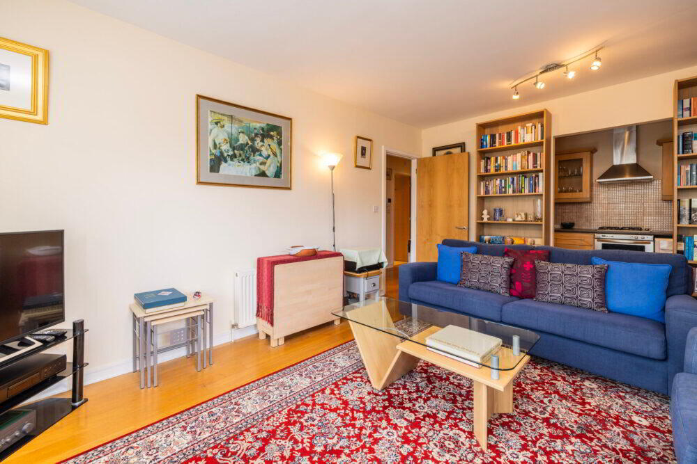 Apt 10, Temple Court 3 of 14