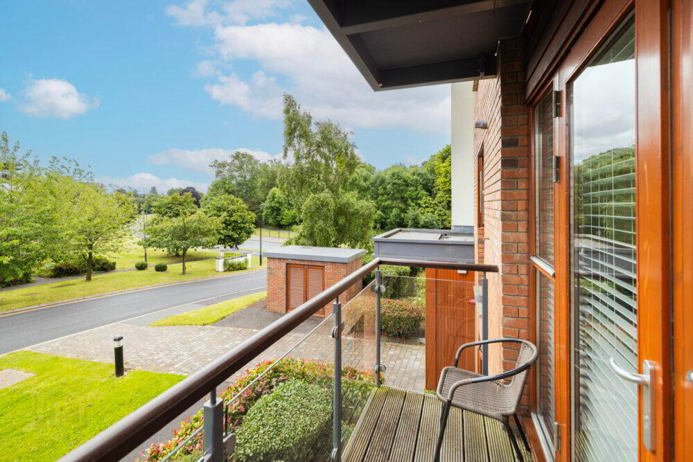 Apt 10, Temple Court 13 of 14