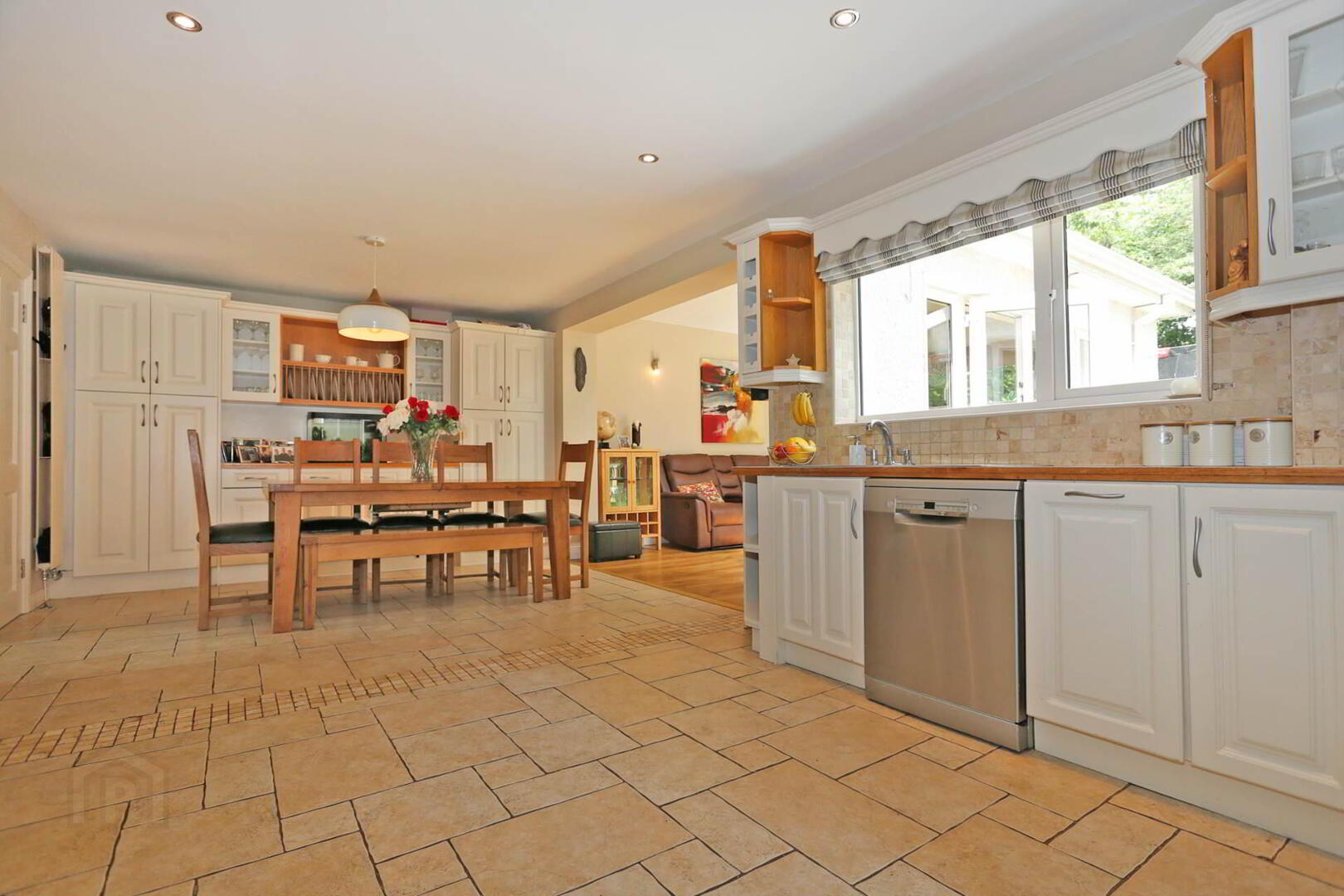 12 Ashmount 18 of 39