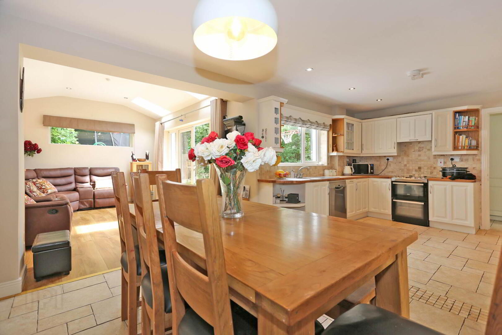 12 Ashmount 16 of 39