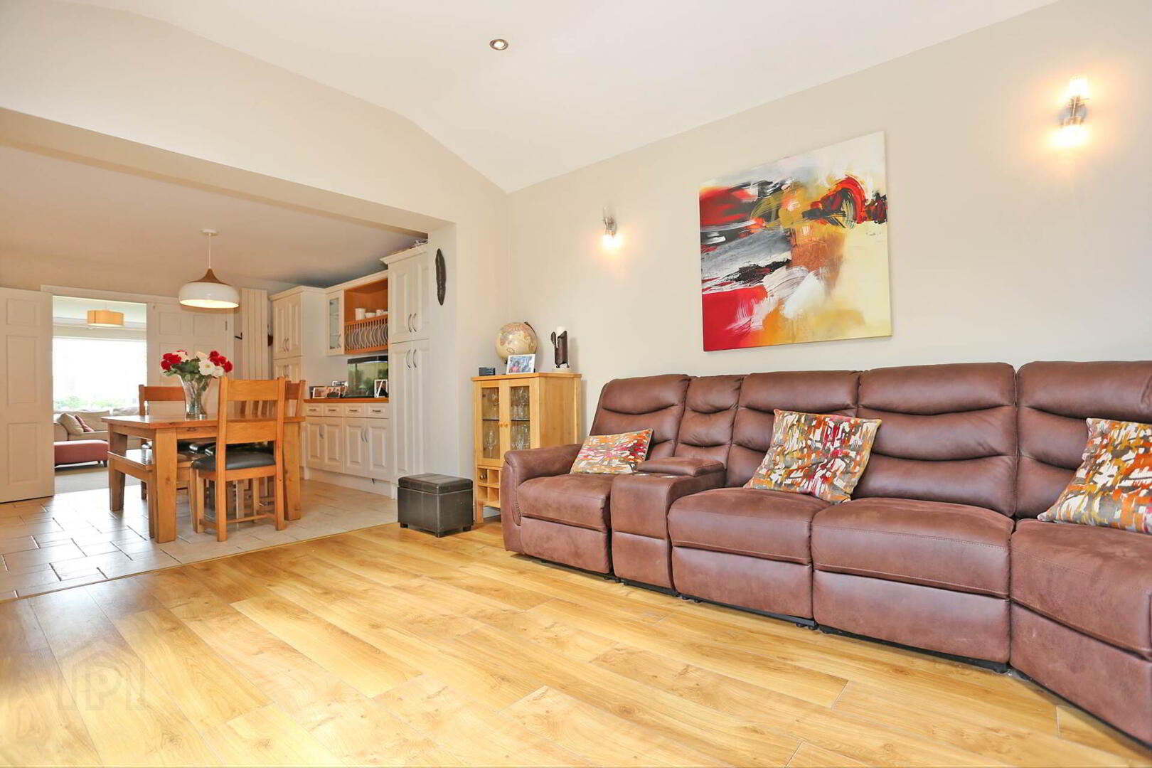 12 Ashmount 19 of 39