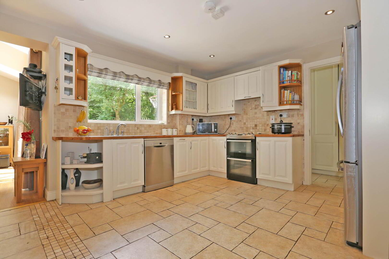 12 Ashmount 17 of 39