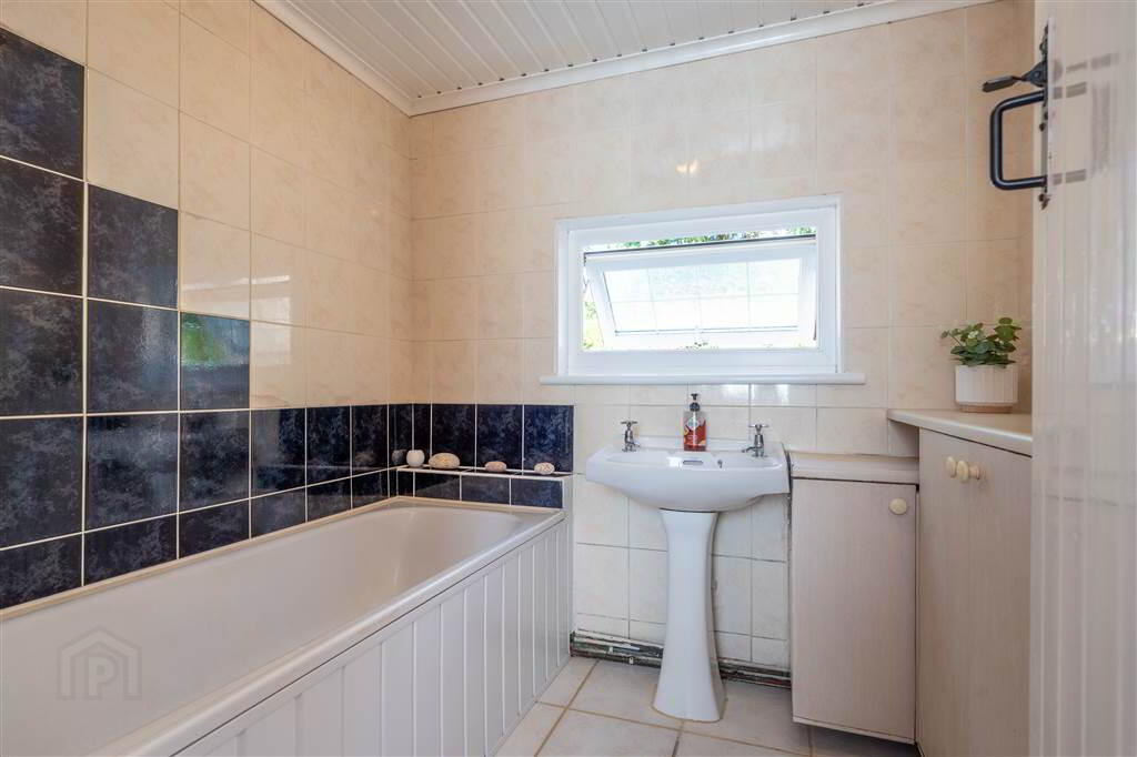 38 Dunnygarron Road 12 of 41