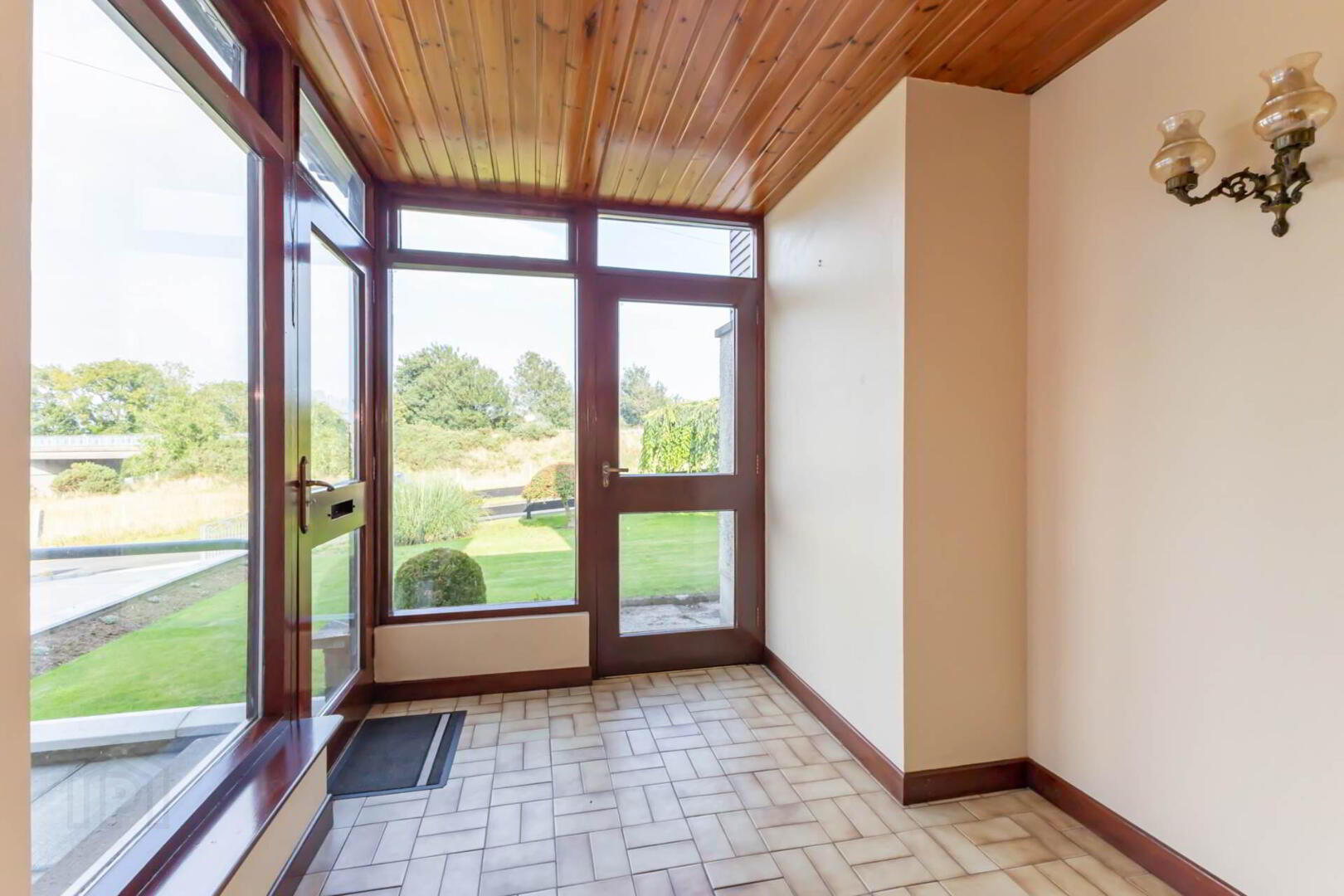 property description image