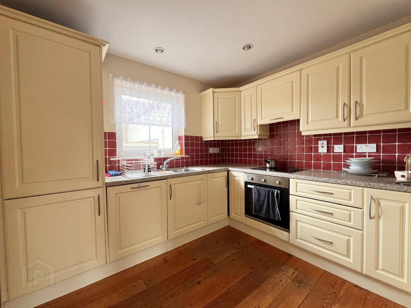 3 Regency Court 4 of 10