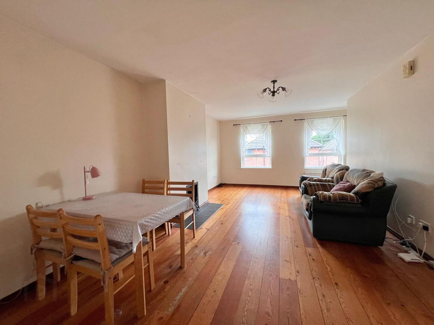 3 Regency Court 5 of 10