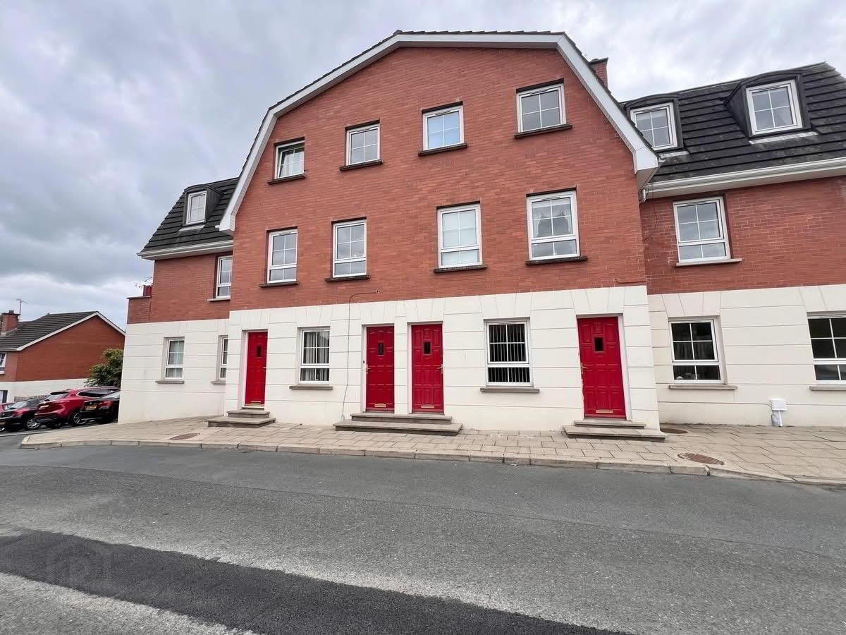 3 Regency Court 1 of 11