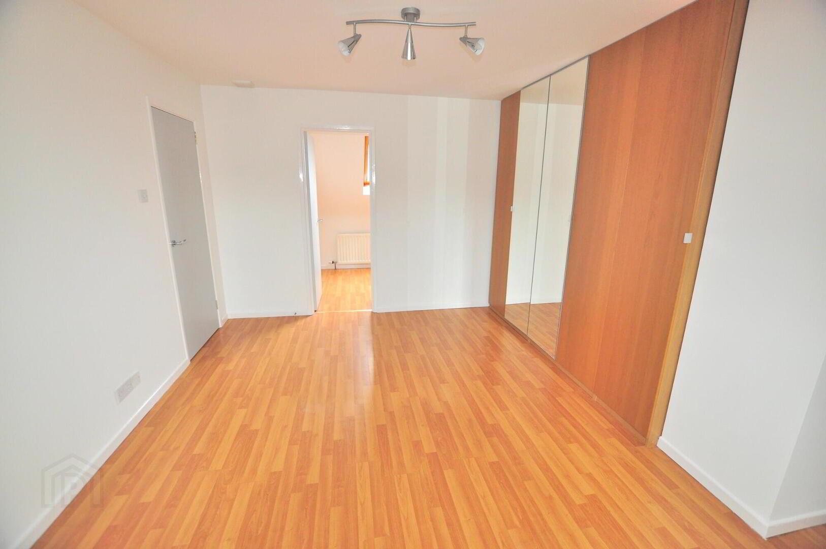 32 Mayfield Walk 14 of 23