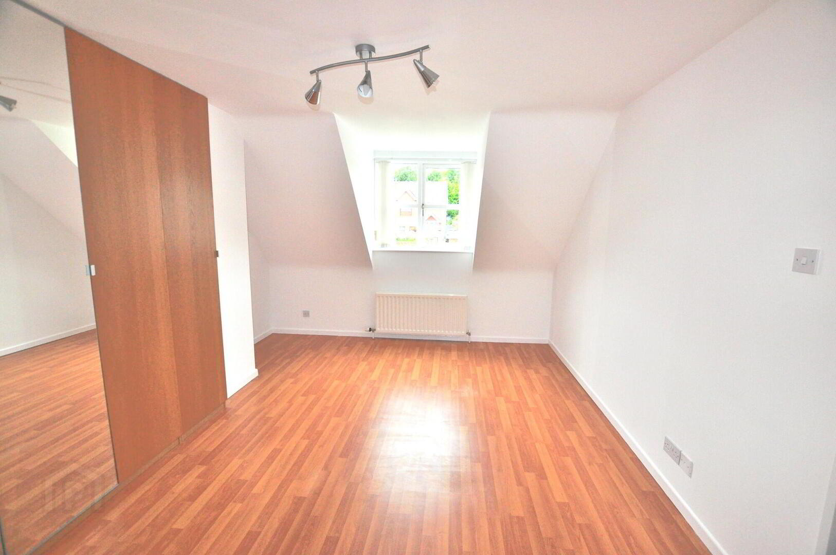 32 Mayfield Walk 13 of 23