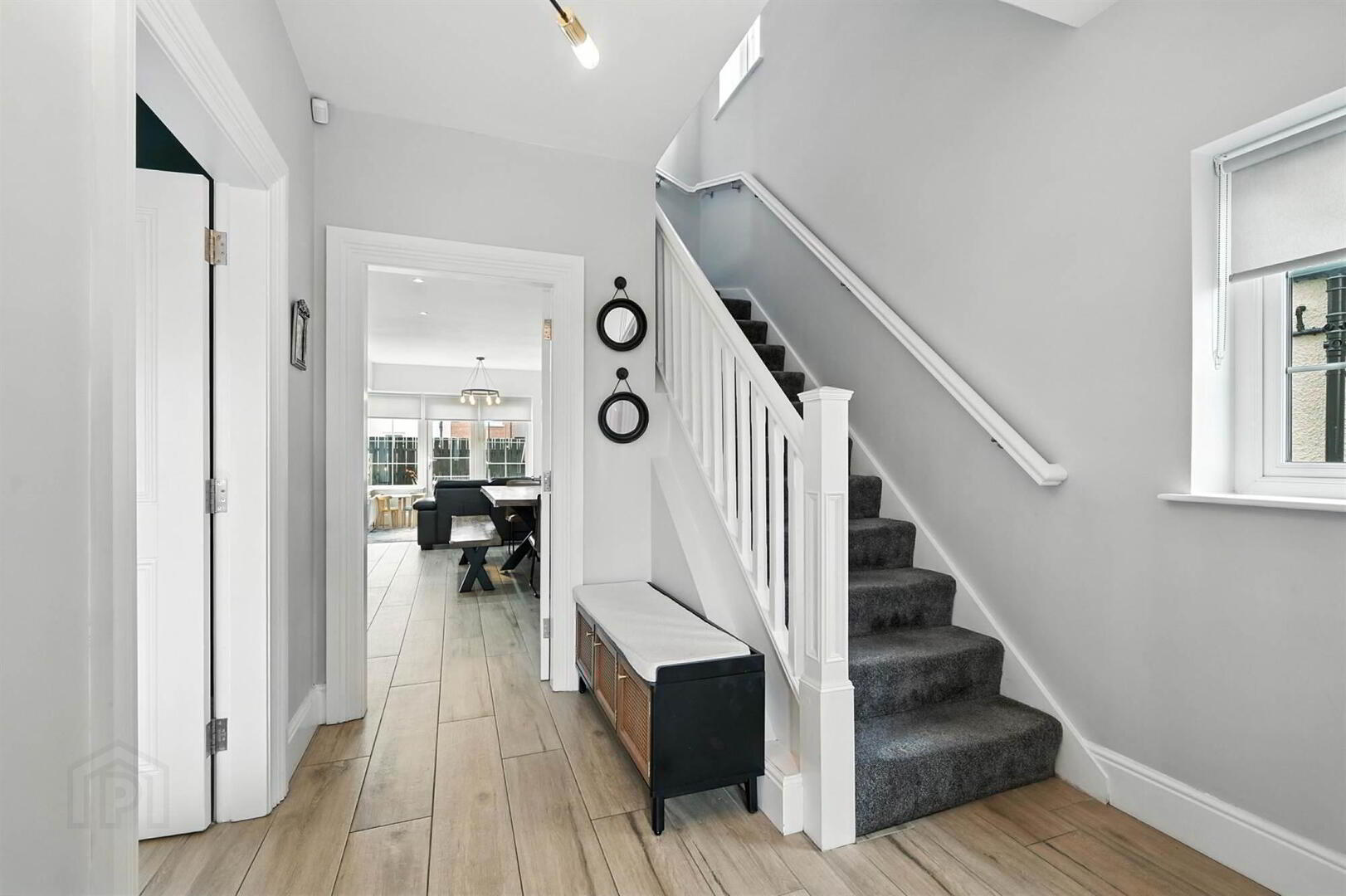 16 Fairfields Manor 4 of 29