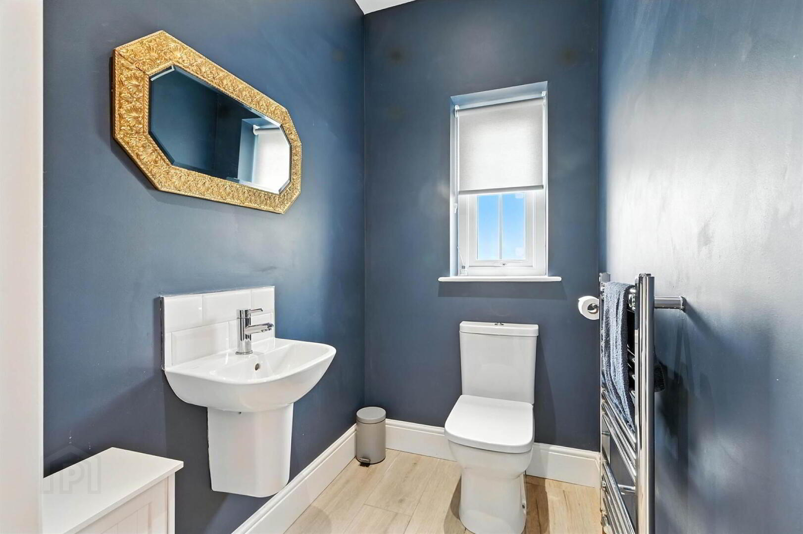16 Fairfields Manor 14 of 29