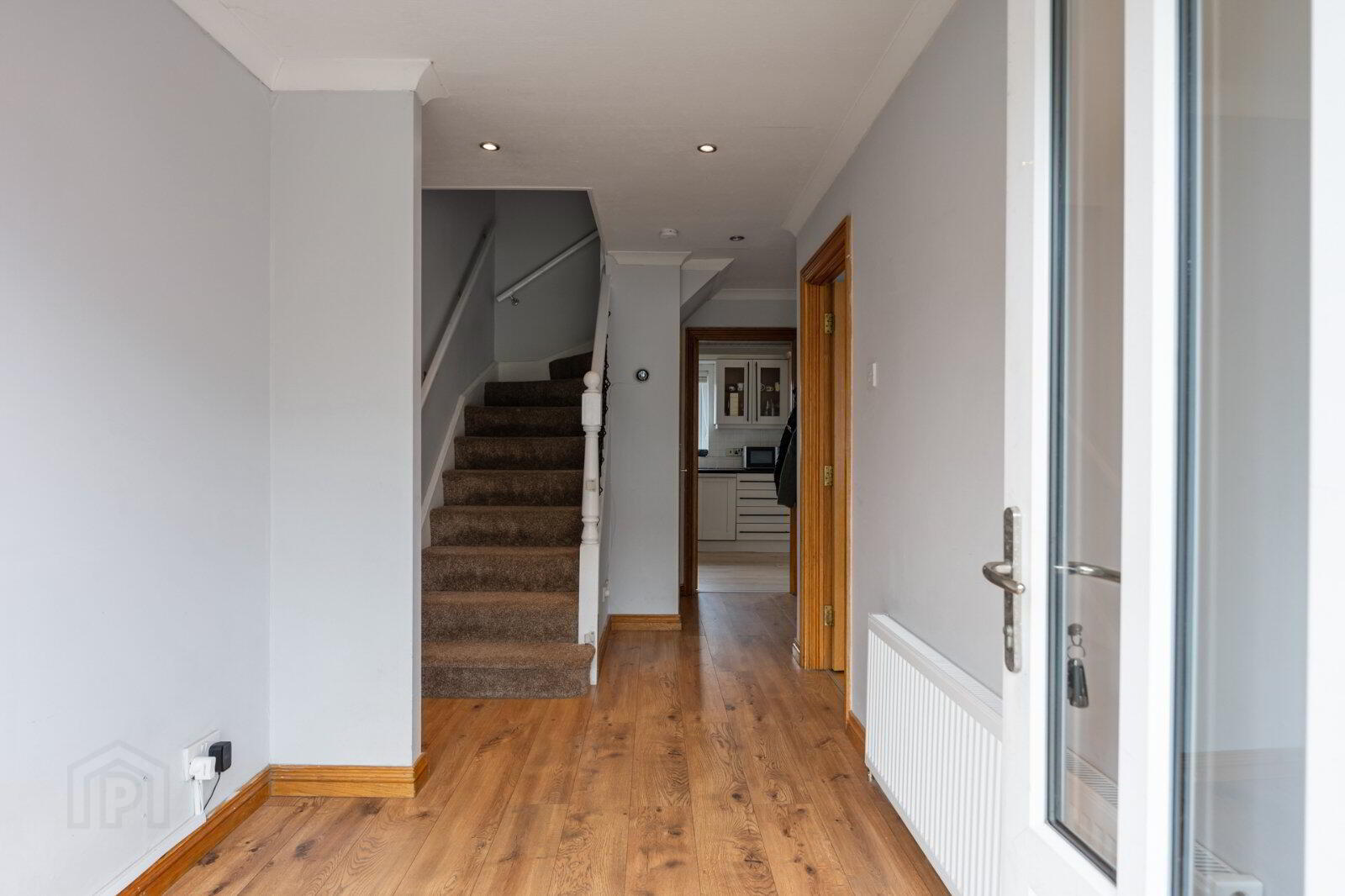 10 Stratford Gardens 3 of 25