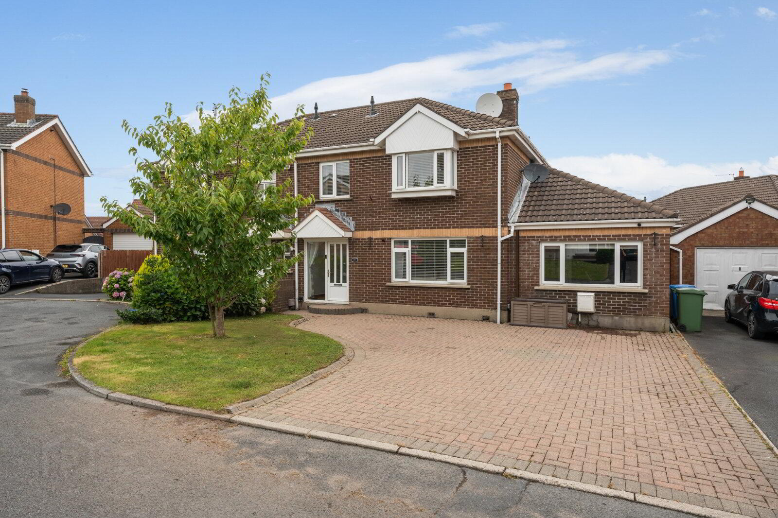 10 Stratford Gardens 1 of 25