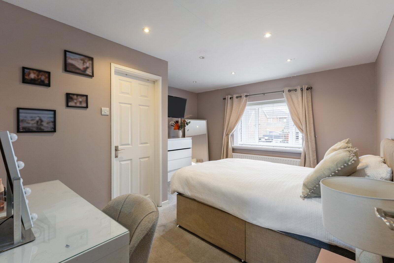 10 Stratford Gardens 16 of 25