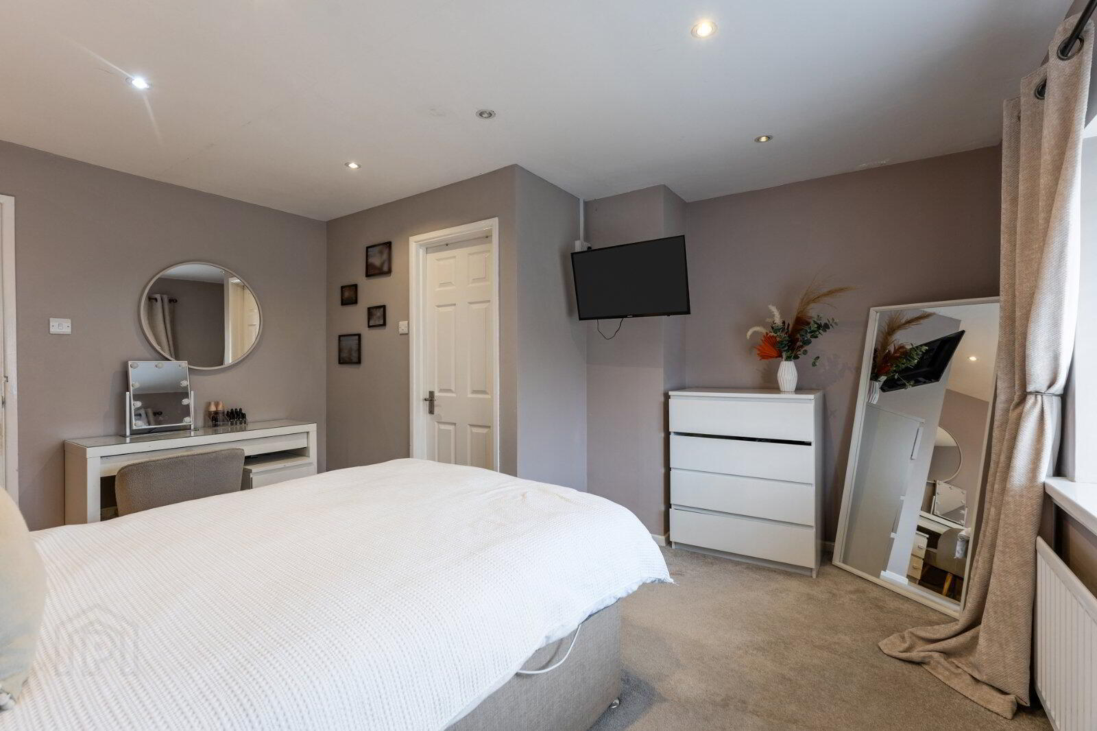 10 Stratford Gardens 17 of 25