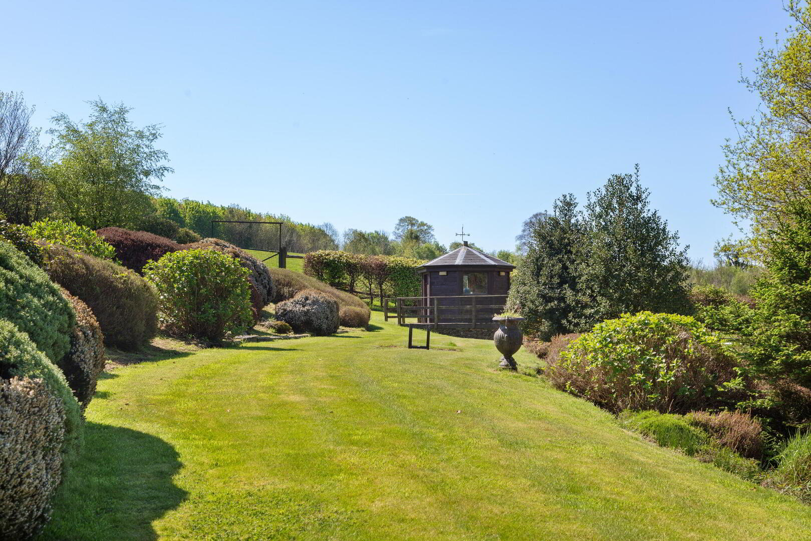 Chatsworth Lodge (with, C. 3 Acres) 44 of 47