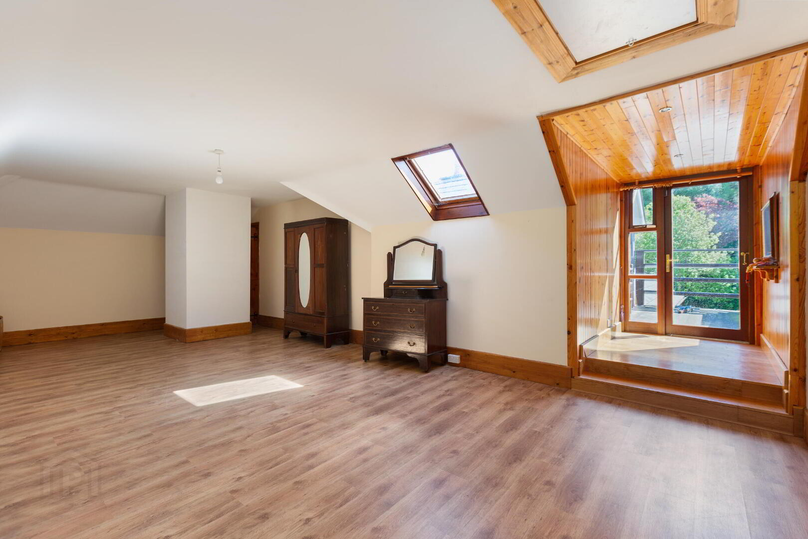 Chatsworth Lodge (with, C. 3 Acres) 17 of 47