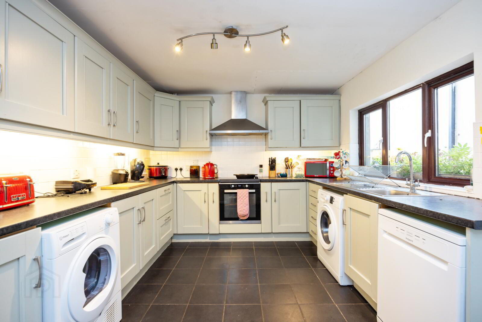 1 Chichester Avenue 11 of 32