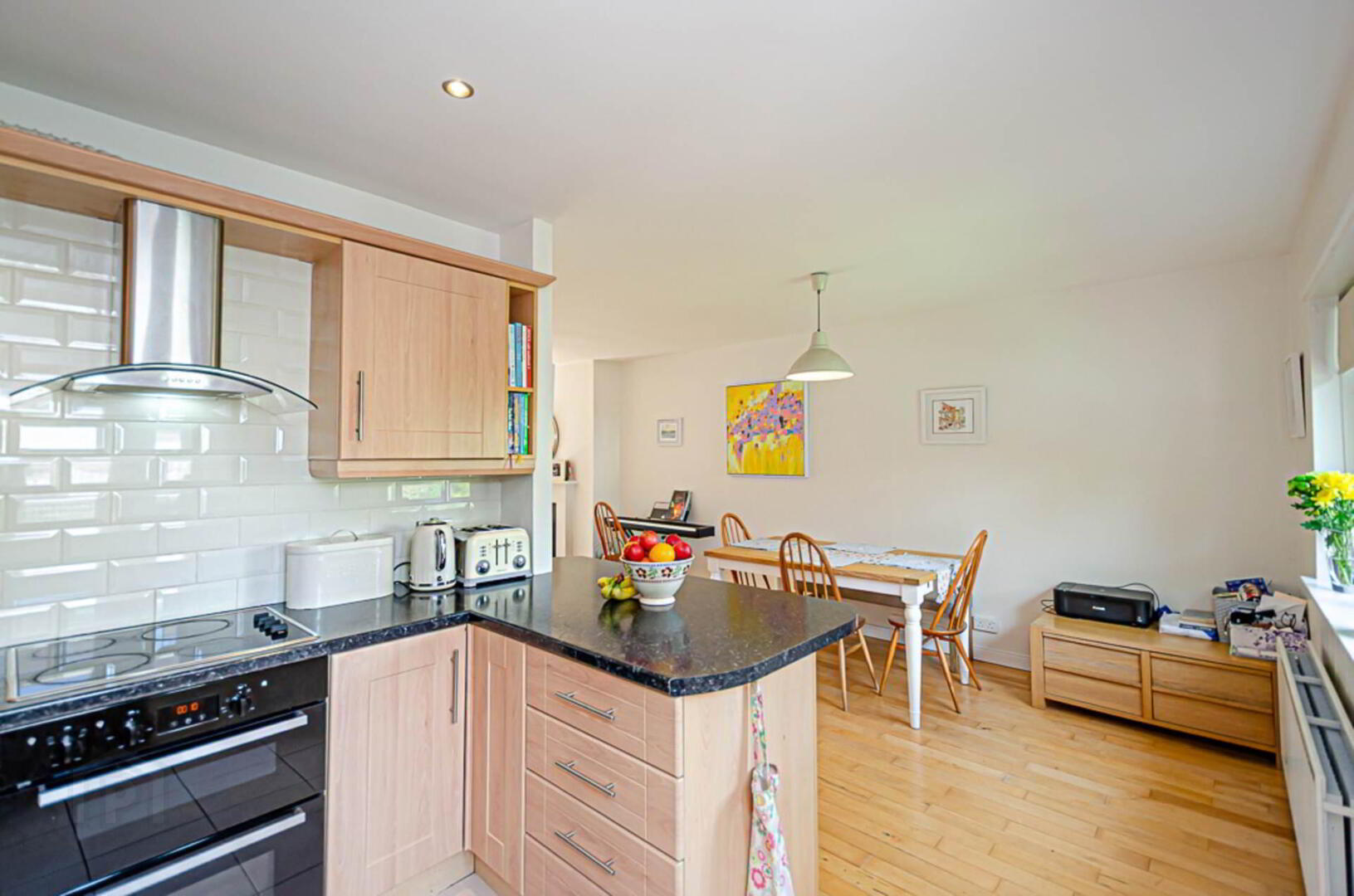 2 Thornhill Grove 21 of 60
